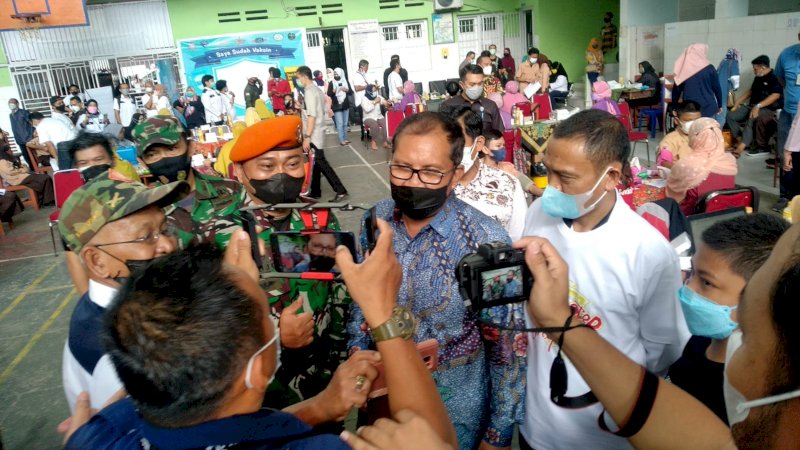 Camat Wajo Dampingi Wali Kota Makassar pada Pelaksanaan Vaksinasi di SMPN 5