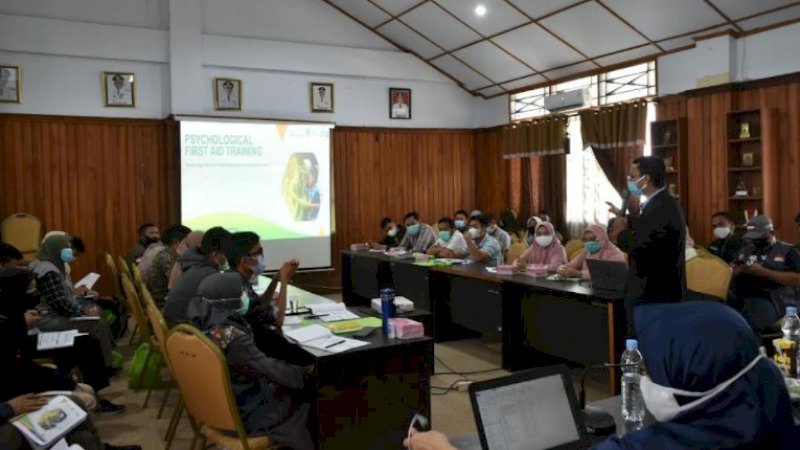 Yayasan Hadji Kalla Bersama Dompet Dhuaf dan IMZ Berikan Pelatihan Trauma Healing di Sulawesi Barat