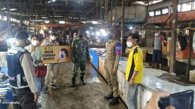 Satgas RAIKA Kecamatan Mariso bersama Babinsa, Bhabinkamtibmas dan Satlinmas, kembali melaksanakan Patroli wilayah dalam rangka pengawasan penerapan Protokol Kesehatan (Prokes), Senin,(4/10/21).