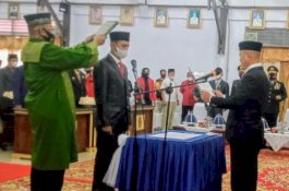 Juniwan Akbar Jasman Resmi Dilantik sebagai PAW Anggota DPRD Wajo
