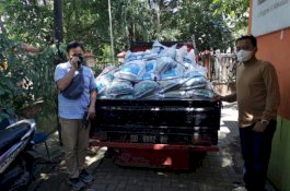 Hindari Kerumunan, Camat Mariso Bagi Dua Tahap untuk Pembagian Bansos