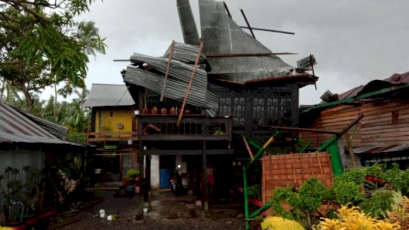 Plt Gubernur Pastikan Bantuan Logistik untuk Korban Puting Beliung Pinrang