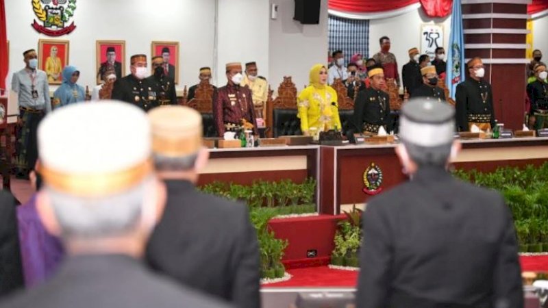 Sidang Paripurna pelaksanaan hari ulang tahun (HUT) ke-352 Sulawesi Selatan berlangsung di gedung DPRD Sulsel, Selasa (19/10/2021). 
