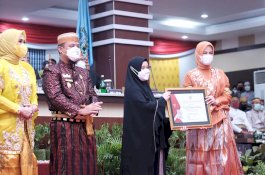 Kebut Vaksinasi, TP PKK Gowa Raih Penghargaan di Hari Jadi Ke-352 Sulsel