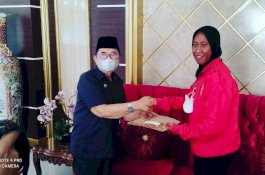 Wali Kota Palopo Beri Penghargaan ke Nurtang