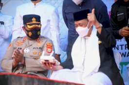 Upacara HSN, Amran Mahmud Harap Santri Menjadi Corong Perangi Berita Hoax