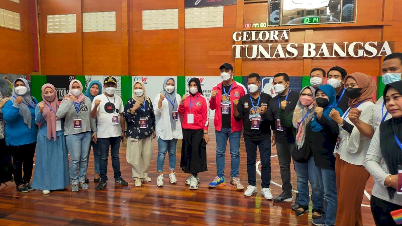 Waki Wali Kota Makassar, Fatmawati Rusdi membuka secara resmi Makassar Basketball Championship Walikota Cup, di gedung Gelora Tunas Bangsa, Jumat (22/10/21).