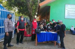 Babinkamtibmas Jajaran Polsek Biringkanaya Kawal Pelaksanaan Vaksinasi