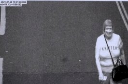 Pria Ini Dapat Kiriman Surat Tilang Gara-Gara Seorang Wanita Kenakan Kaus Bertulis Pelat Mobilnya