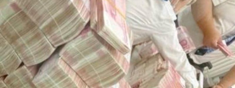 Kesal Diminta Pakai Masker, Miliarder China Tarik Semua Uangnya dari Bank dan Minta Teller Hitung Manual