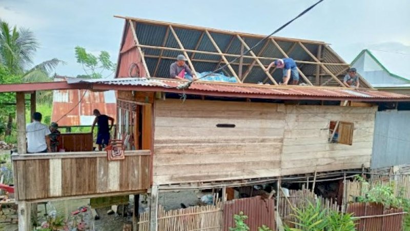 191 Rumah di Wajo Kena Puting Beliung, Plt Gubernur Langsung Minta BPBD Kirim Bantuan