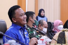 Hari Sumpah Pemuda, Bupati Bantaeng Serahkan Bantuan untuk 23 Petani Milenial