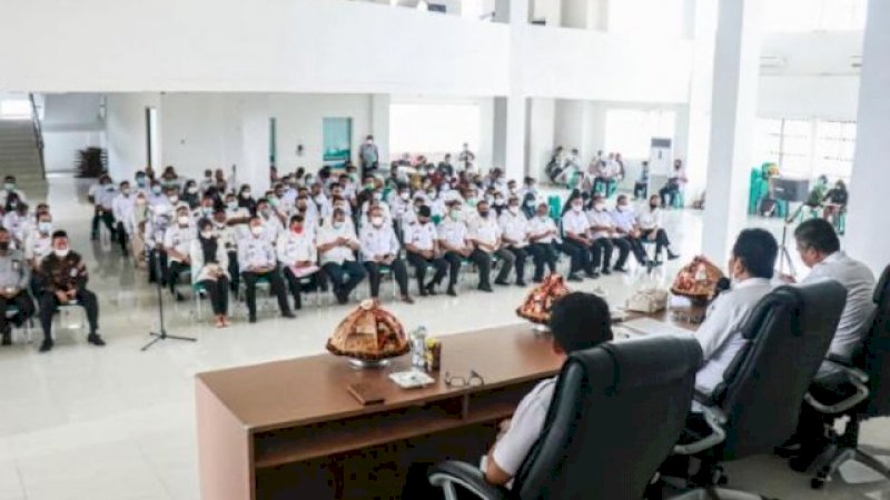 Pejabat Kabupaten Barru gelar rapat koordinasi bahas percepatan vaksinasi vovid 19.(27/10).