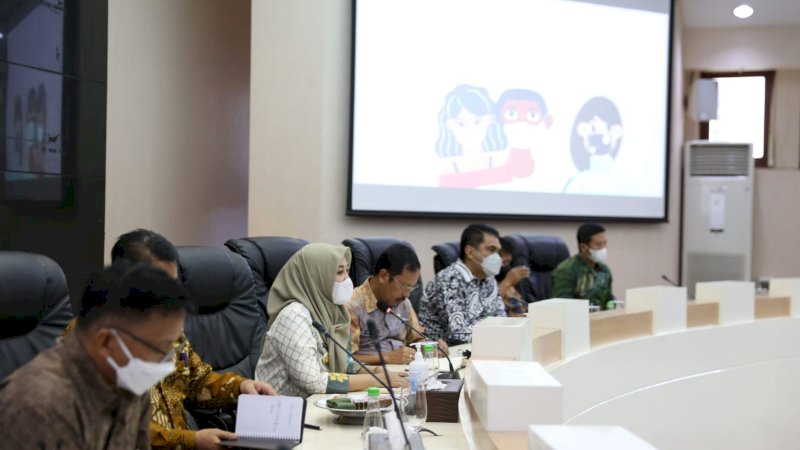 Wakil Wali Kota Makassar, Fatmawati Rusdi pimpin rakor penaganan covid 19 yang dihadiri canat/lurah0 di Balaikota Makassar(21/10).