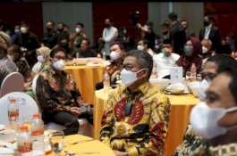 Taufan Pawe Hadiri HUT Fajar, Kota Parepare Raih Tiga Penghargaan Sekaligus