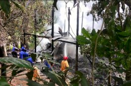 Kebakaran di Barru, Nenek Patah Tulang karena Panik, Uang Rp20 Juta Hangus
