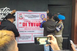 Senjata Laras Panjang Kawal Penutupan THM Barcode