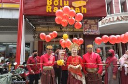 Grand Opening Cabang Ke-8 The Bolu Rampah, Beri Promo Beli 3 Kotak Hanya Rp100 Ribu