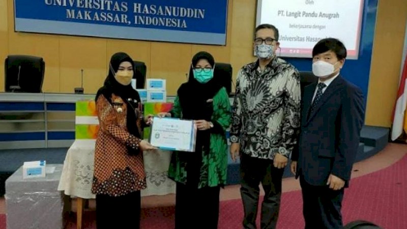 Pemkot Parepare Terima Bantuan Alat PCR dari Unhas Makassar