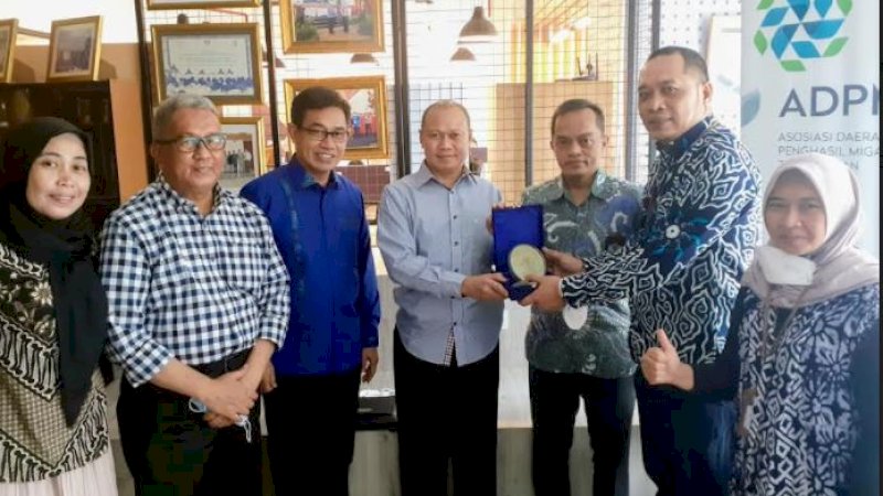 Mereka yang berangkat, yakni Ketua DPRD Wajo, Andi Muhammad Alauddin Palaguna, Wakil Ketua I, Firmansyah Perkesi, Wakil Ketua II, Andi Senurdin Husaini. Diterima langsung Setjen DEN, Nanang Kristanto, serta anggota DEN, Musri dan Eri Pramono Hadi.