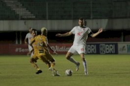 Sesalkan Wasit, Pluim Bertanya: Kalau Bola Kena Tangan, Handball atau Bukan?