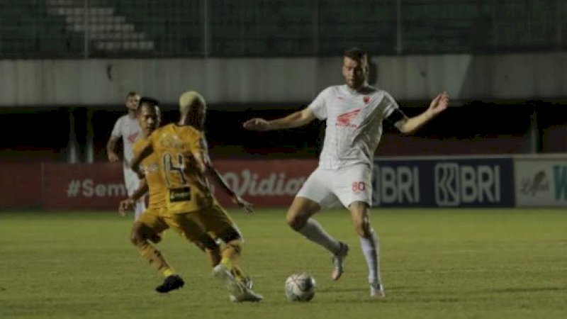 Sesalkan Wasit, Pluim Bertanya: Kalau Bola Kena Tangan, Handball atau Bukan?