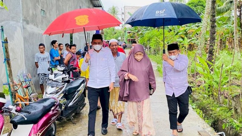 Sampaikan Duka, Bupati Barru dan Istri Melayat ke Rumah Korban Sungai Lajari