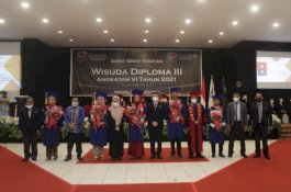 118 Mahasiswa Politeknik Bosowa Diwisuda, Ini Pesan Direktur