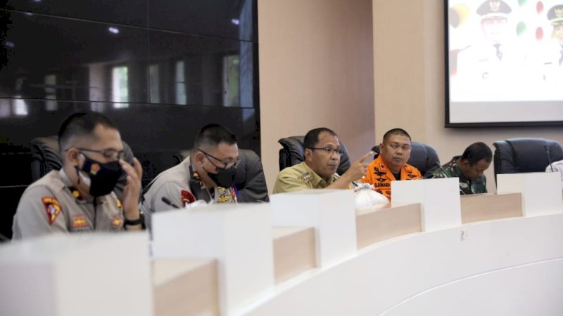 Wali Kota Danny Pomanto mengajak jejeran Forkopimda Sulsel untuk membicarakan persiapan menghadapi ancaman banjir dan bencana.di Ruang Sipakatau Kantor Balaikota Makassar, Senin (15/11/2021) .
