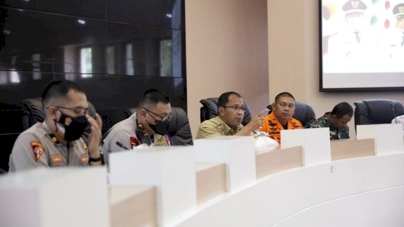 Wali Kota Danny Pomanto mengajak jejeran Forkopimda Sulsel  untuk membicarakan persiapan menghadapi ancaman banjir dan bencana.di Ruang Sipakatau Kantor Balaikota Makassar, Senin (15/11/2021) .