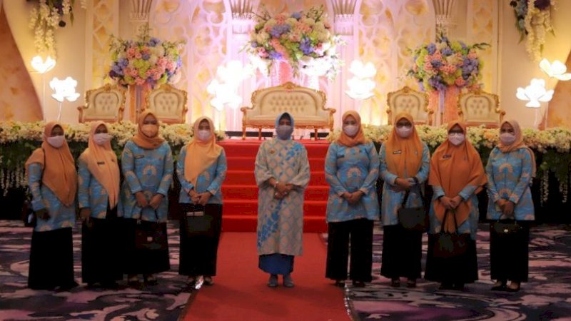 Ibu Noorlaelah Rheza Dampingi Ketua TP PKK Makassar Buka Royal Wedding Fair  di Upperhills Convention