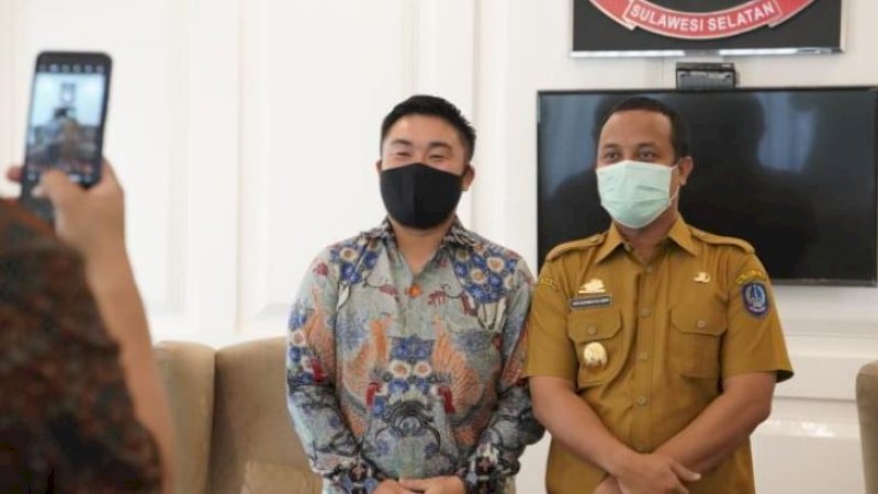 Pelaksana Tugas (Plt) Gubernur Sulsel, Andi Sudirman Sulaiman (kanan), saat menerima kunjungan manajemen PT After Fit Indonesia di Baruga Lounge, Kantor Gubernur Sulsel, Senin (15/11/2021).