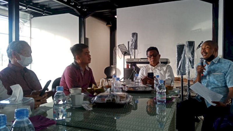 Rapat bersama membahas persiapan pelantikan pengurus Dewan Pimpinan Wilayah (DPW) PAN Sulsel di Kanre Jawa, Jalan Hertasning, Kota Makassar, Selasa (16/11/2021).