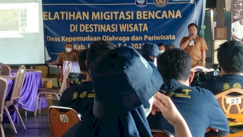 Dinas Kepemudaan, Olahraga, dan Pariwisata (Dispopar) Kabupaten Enrekang menggelar pelatihan mitigasi bencana di destinasi wisata.