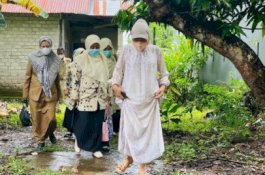 Hasnah Syam Kunjungi Rumah-Rumah Warga Serap Aspirasi dan Salurkan Bantuan
