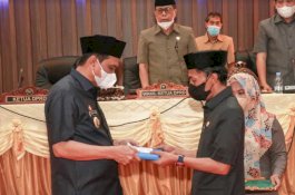 Bupati Barru Serahkan Ranperda RAPBD Tahun 2022 kepada DPRD