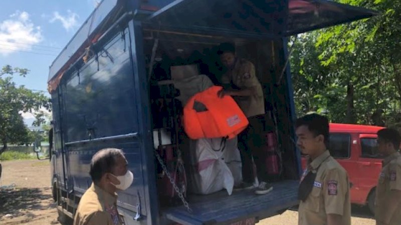 Dapat Bantuan, Korban Angin Puting Beliung Barru Doakan Plt Gubernur Sulsel