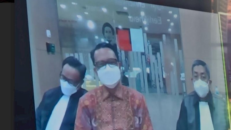 Nurdin Abdullah membacakan pledoi pribadinya lewat virtual dari Rutan KPK Jakarta yang didengarkan oleh majelis hakim di ruang sidang Harifin A. Tumpa Pengadilan Negeri Tipikor Makassar, Selasa (23/11/2021).