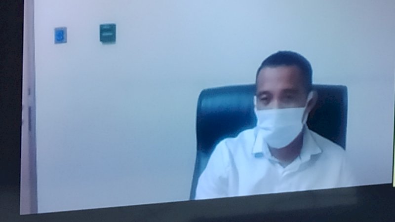 Edy Rahmat saat membacakan nota pembelaan atau pledoi di Pengadilan Negeri Tindak Pidana Korupsi Makassar, Selasa (23/11/2021).