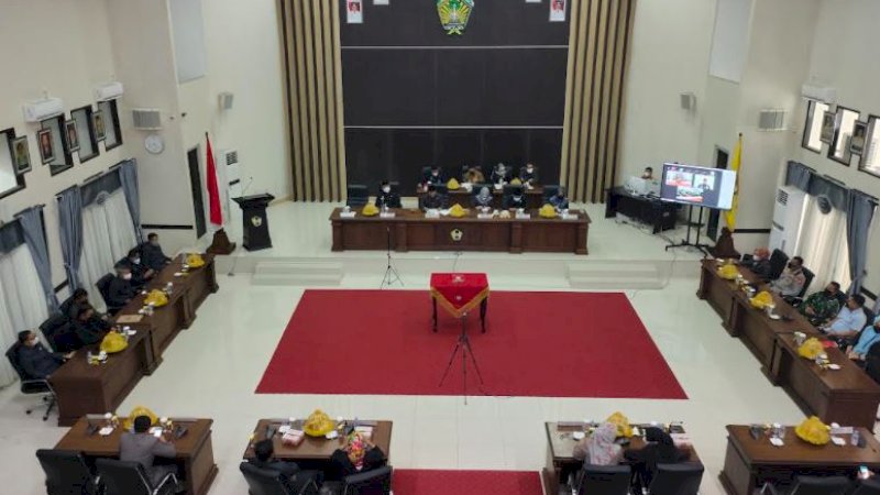Rapat berlangsung di ruang rapat paripurna kantor DPRD Gowa, Jalan Masjid Raya, Sungguminasa, Kamis (25/11/2021).