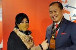 Dubes Indonesia untuk Turki Dapat Oleh-Oleh Syal Bermotif Khas Parepare dari Erna Rasyid Taufan