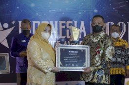 Jadi BUMD Terbaik dalam Pelayanan,  Dirut Perumda Air Minum Kota Makassar Terima Penghargaan