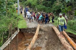Dana Desa Tak Bisa Digunakan untuk Jembatan Putus, Warga Jangan-Jangan Barru Pilih Swadaya