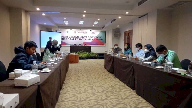Suasana kegiatan Dinas Kesehatan Kota Makassar "Pertemuan Koordinasi Lintas Sektor Kota Makassar" di Claro Hotel, Kamis, (2/12/21).