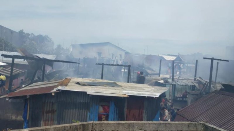 Kebakaran Jalan Insiyur Sutami (Tamala'lang), Kelurahan Parangloe, Kecamatan Tamalanrea, Kota Makassar, Jumat (3/12/2021).