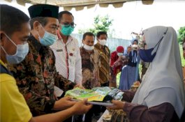 Bupati Sidrap Serahkan Berbagai Bantuan ke Kelompok Wanita Tani