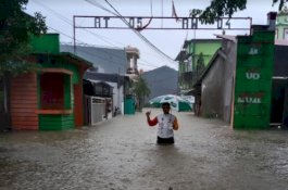 Banjir di Kecamatan Biringkanaya, Ratusan Warga Mengungsi di Masjid