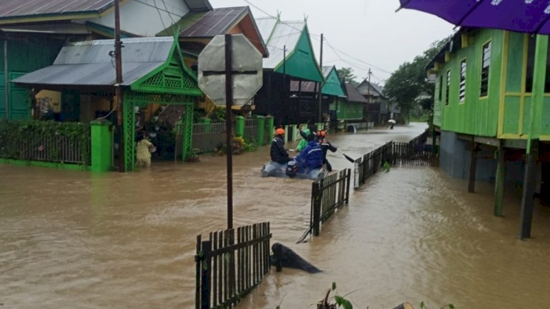 Kondisi salah satu wilayah yang dilanda banjir di Kabupaten Barru, Sulawesi Selatan (Sulsel), Selasa (7/12/2021). 