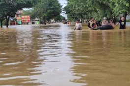 Banjir Lumpuhkan Jalan Poros Trans Sulawesi di Pangkep, Ketinggian Air 1,5 Meter