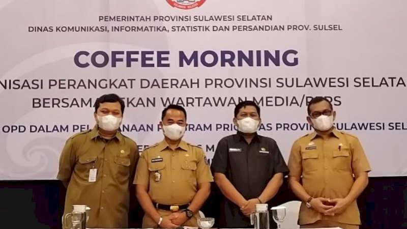 Sekretaris Dinas Pendidikan Sulsel, Hery Sumiharto (kanan), bersama jajaran pejabat Pemprov Sulsel dalam acara Coffee Morning, Selasa (7/12/2021).